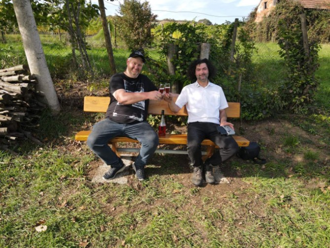 Weinweg der Sinne - Bankerl aufstellen